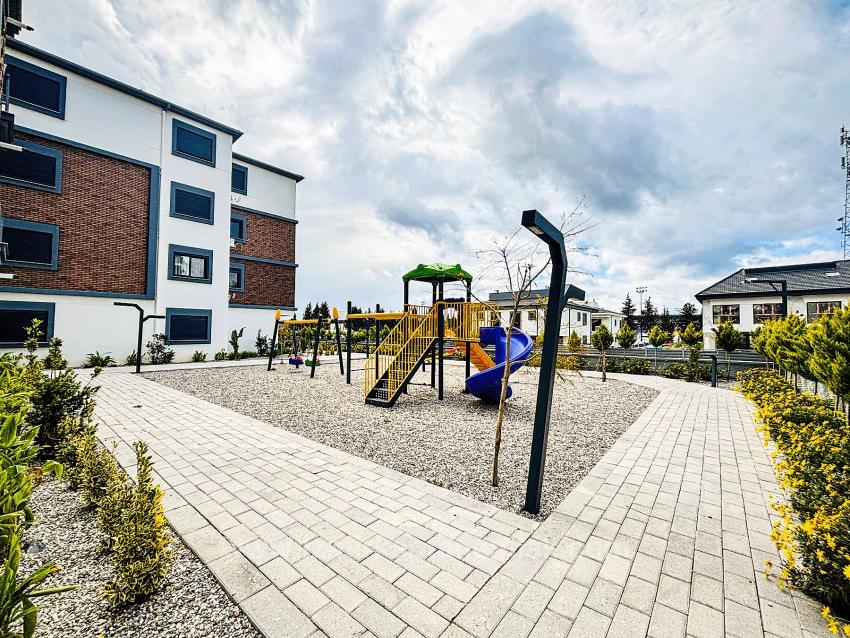 Gelegen In Einer Geschlossenen Wohnanlage Mit Swimmingpool Und Überwachungskameras Im Viertel Çolakibrahim Bey, Seferihisar, İzmir.