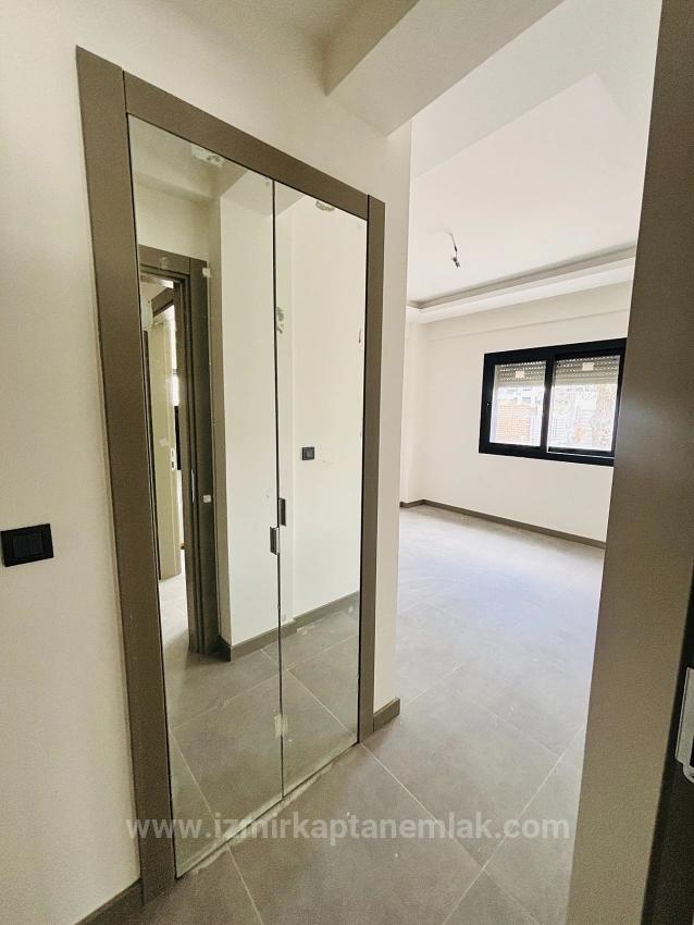 Gelegen In Einer Geschlossenen Wohnanlage Mit Swimmingpool Und Überwachungskameras Im Viertel Çolakibrahim Bey, Seferihisar, İzmir.