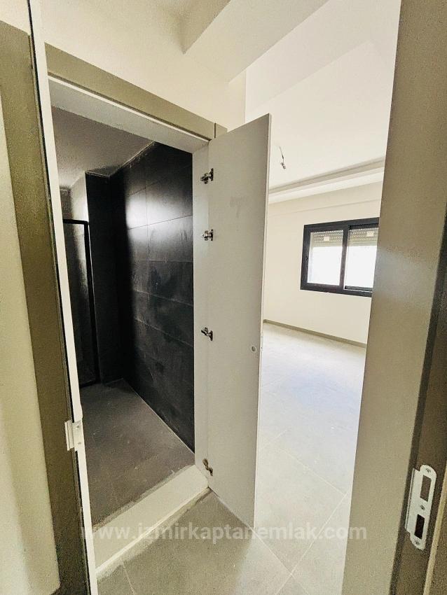 Gelegen In Einer Geschlossenen Wohnanlage Mit Swimmingpool Und Überwachungskameras Im Viertel Çolakibrahim Bey, Seferihisar, İzmir.