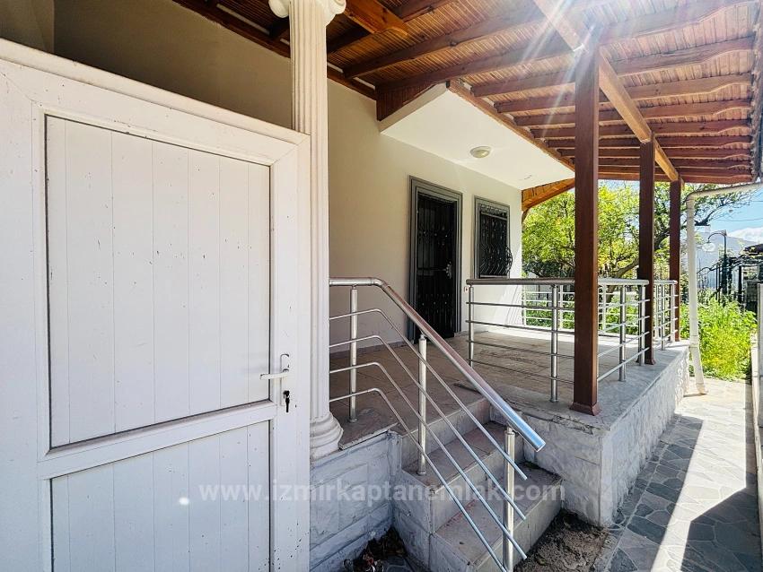 3+1-Zimmer-Villa Zum Verkauf Im Stadtteil Payamlı, Seferihisar, İzmir, 200 M Vom Meer Entfernt, Mit Großem Garten