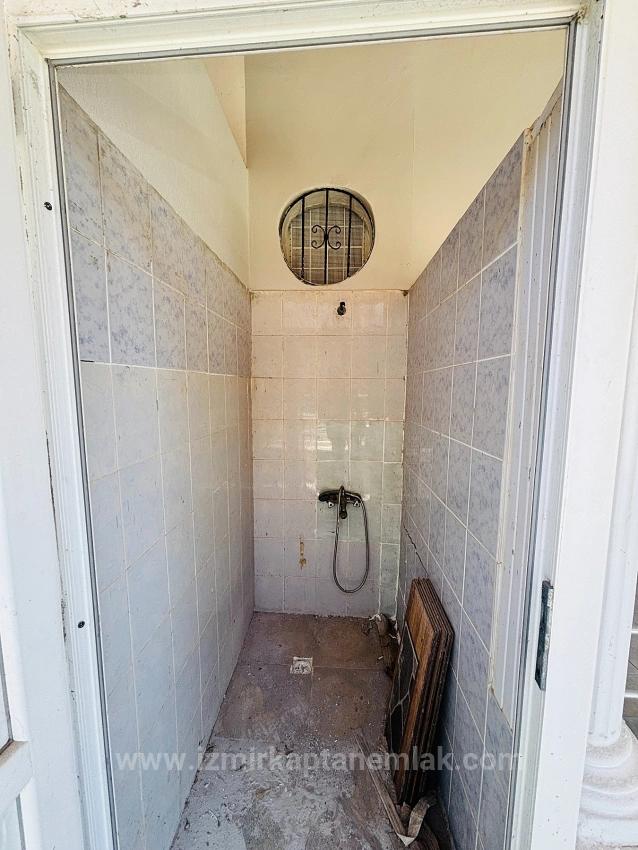 3+1-Zimmer-Villa Zum Verkauf Im Stadtteil Payamlı, Seferihisar, İzmir, 200 M Vom Meer Entfernt, Mit Großem Garten