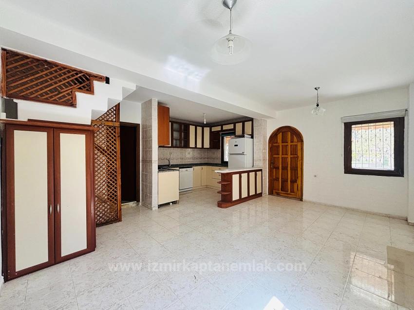 3+1-Zimmer-Villa Zum Verkauf Im Stadtteil Payamlı, Seferihisar, İzmir, 200 M Vom Meer Entfernt, Mit Großem Garten