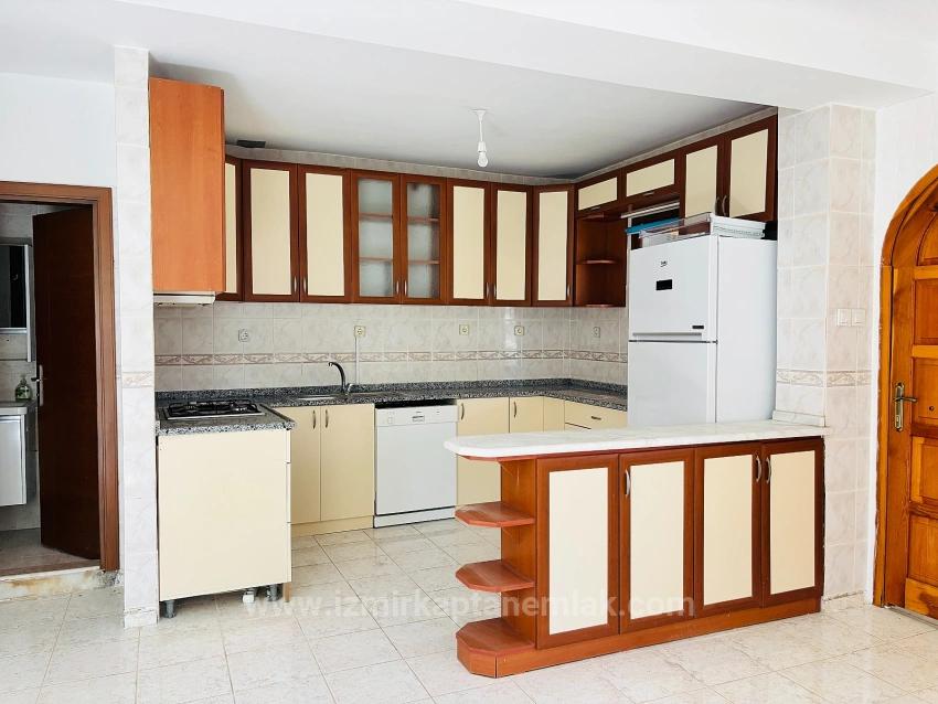 3+1-Zimmer-Villa Zum Verkauf Im Stadtteil Payamlı, Seferihisar, İzmir, 200 M Vom Meer Entfernt, Mit Großem Garten