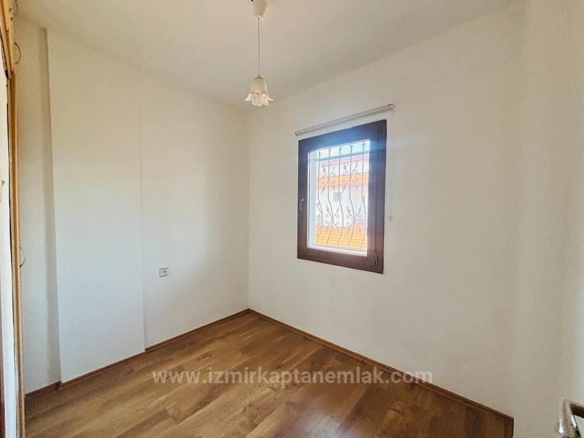 3+1-Zimmer-Villa Zum Verkauf Im Stadtteil Payamlı, Seferihisar, İzmir, 200 M Vom Meer Entfernt, Mit Großem Garten