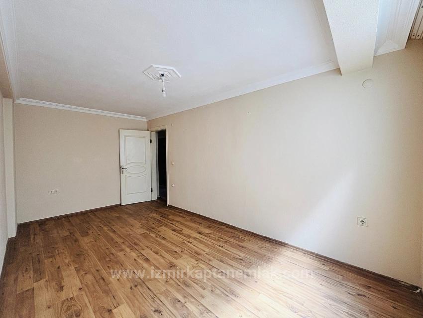 2+1-Zimmer-Wohnung Mit Geschlossener Küche, Nach Hinten Ausgerichtet, Bergblick, Im Stadtzentrum Von Bengiler, Seferihisar, Izmir