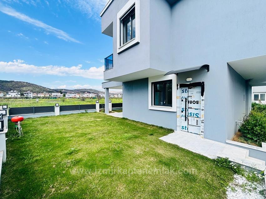 3+1 Villa Mit Großem Garten Zum Verkauf Im Stadtteil Cumhuriyet, Seferihisar, Izmir