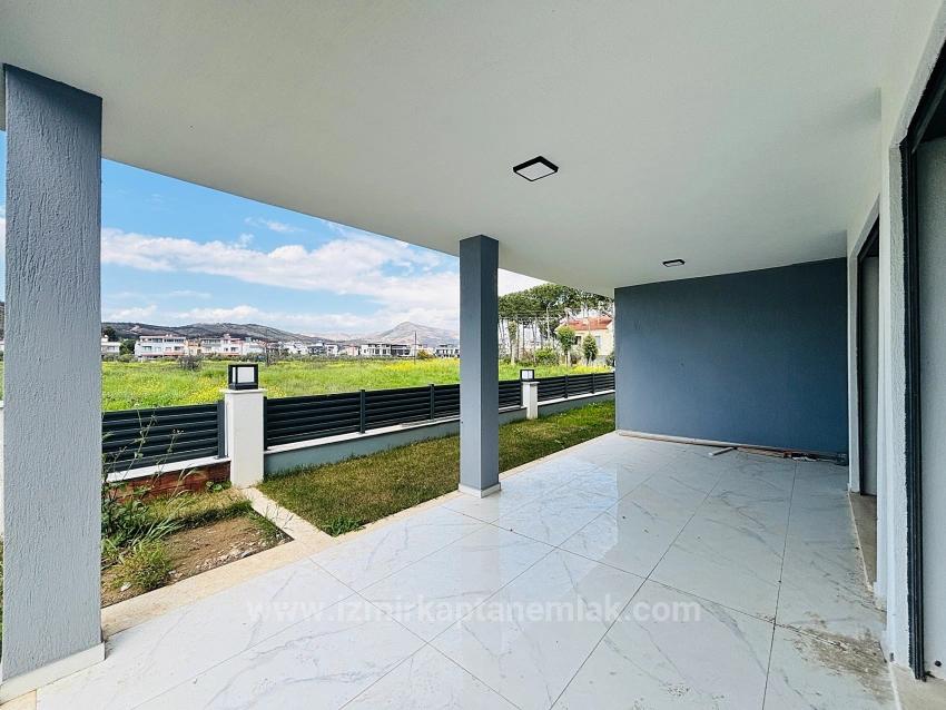 3+1 Villa Mit Großem Garten Zum Verkauf Im Stadtteil Cumhuriyet, Seferihisar, Izmir