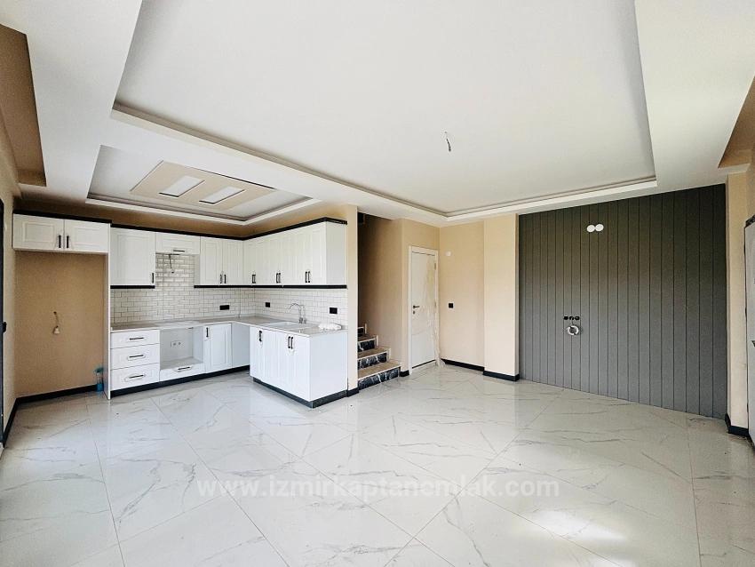 3+1 Villa Mit Großem Garten Zum Verkauf Im Stadtteil Cumhuriyet, Seferihisar, Izmir