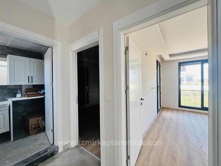 2+1 Freistehende Villa Mit Großem Garten Zum Verkauf Im Stadtteil Cumhuriyet, Seferihisar, Izmir