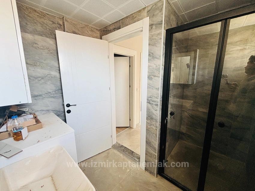 2+1 Freistehende Villa Mit Großem Garten Zum Verkauf Im Stadtteil Cumhuriyet, Seferihisar, Izmir