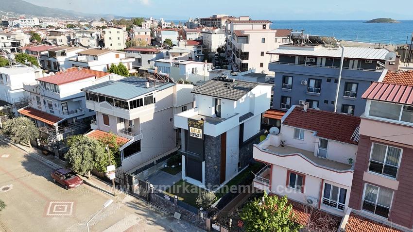Freistehendes Haus Mit 3+1 Schlafzimmern, Smart-Home-System Und Pool, 100 M Vom Meer Entfernt Im Stadtteil Gümüldür, Menderes, İzmir.
