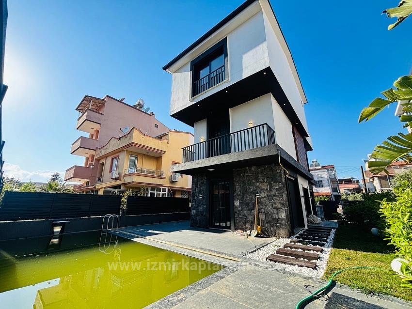 Freistehendes Haus Mit 3+1 Schlafzimmern, Smart-Home-System Und Pool, 100 M Vom Meer Entfernt Im Stadtteil Gümüldür, Menderes, İzmir.