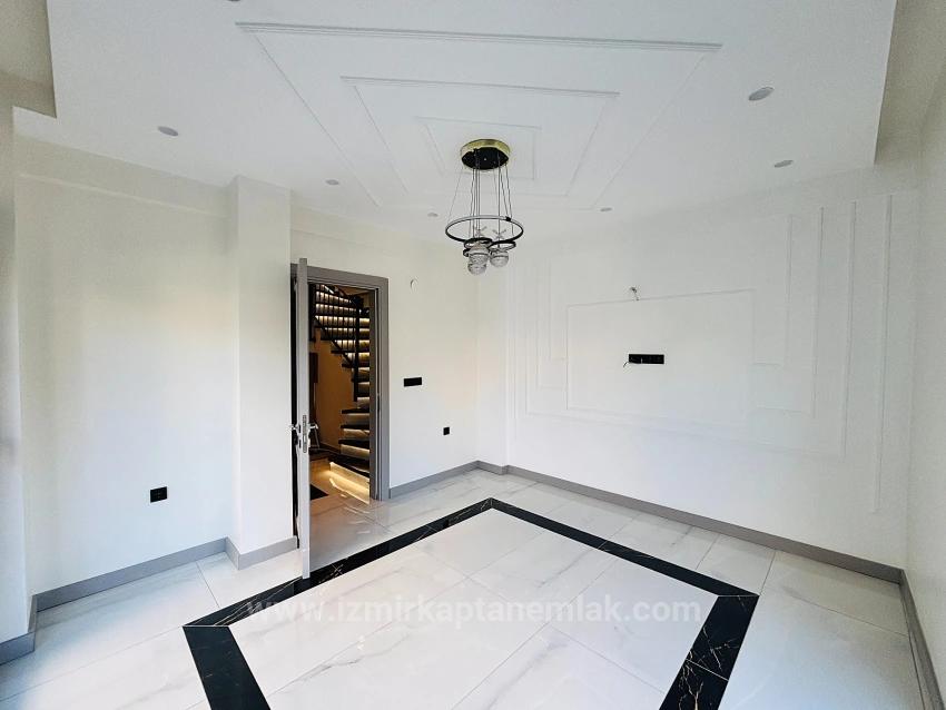 Freistehendes Haus Mit 3+1 Schlafzimmern, Smart-Home-System Und Pool, 100 M Vom Meer Entfernt Im Stadtteil Gümüldür, Menderes, İzmir.