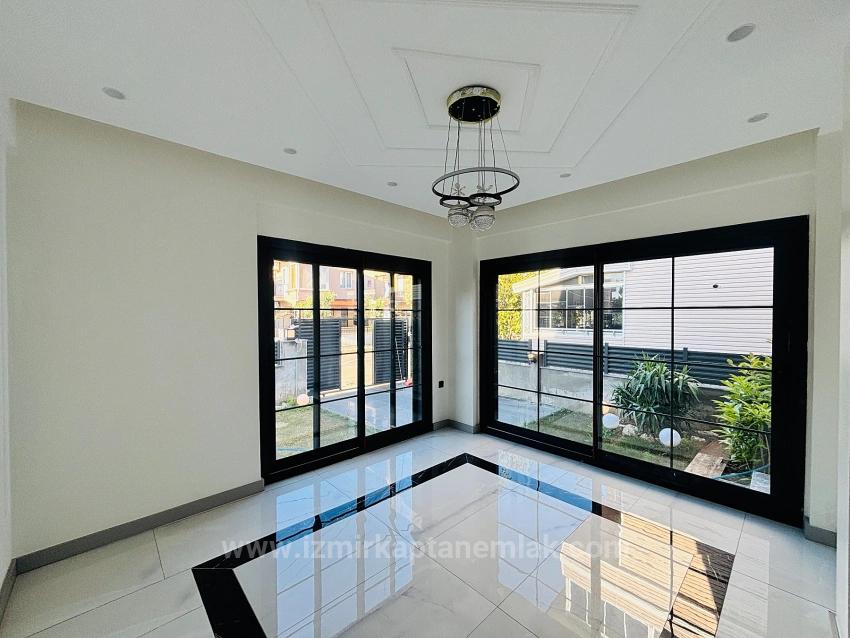 Freistehendes Haus Mit 3+1 Schlafzimmern, Smart-Home-System Und Pool, 100 M Vom Meer Entfernt Im Stadtteil Gümüldür, Menderes, İzmir.
