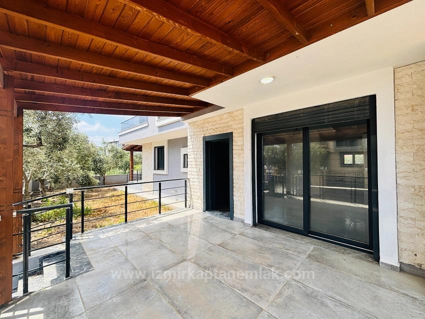 2+1 Maisonette-Villa Im Stadtteil Cumhuriyet, Seferihisar, Izmir