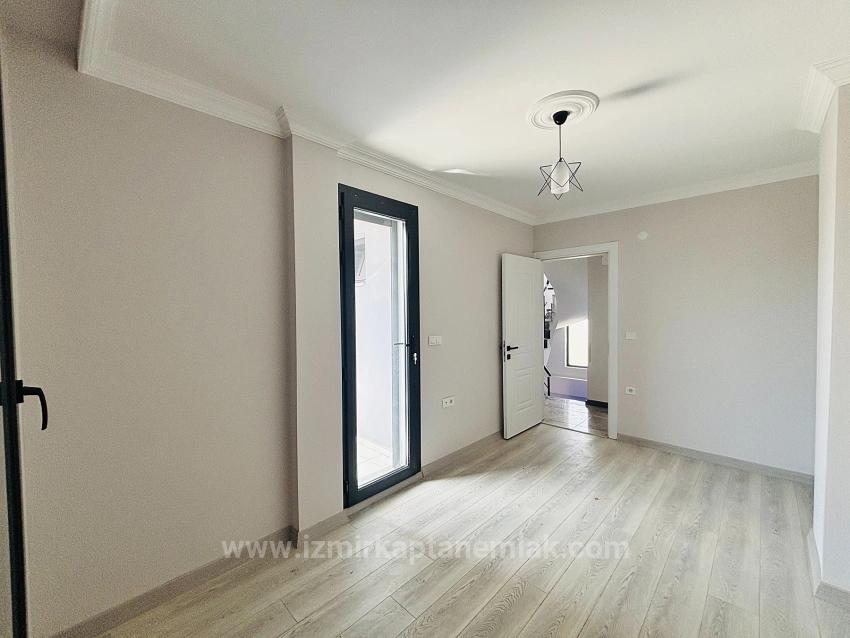 2+1 Maisonette-Villa Im Stadtteil Cumhuriyet, Seferihisar, Izmir