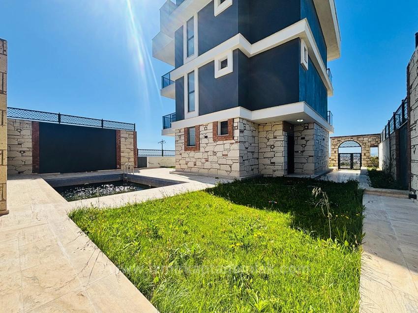 Meerblick, 5+1 Freistehende Triplex-Sommervilla Mit Pool In Akarca, Seferihisar, İzmir