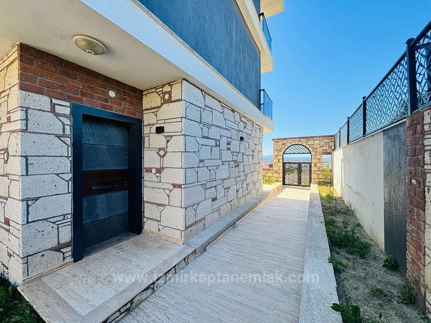 Meerblick, 5+1 Freistehende Triplex-Sommervilla Mit Pool In Akarca, Seferihisar, İzmir