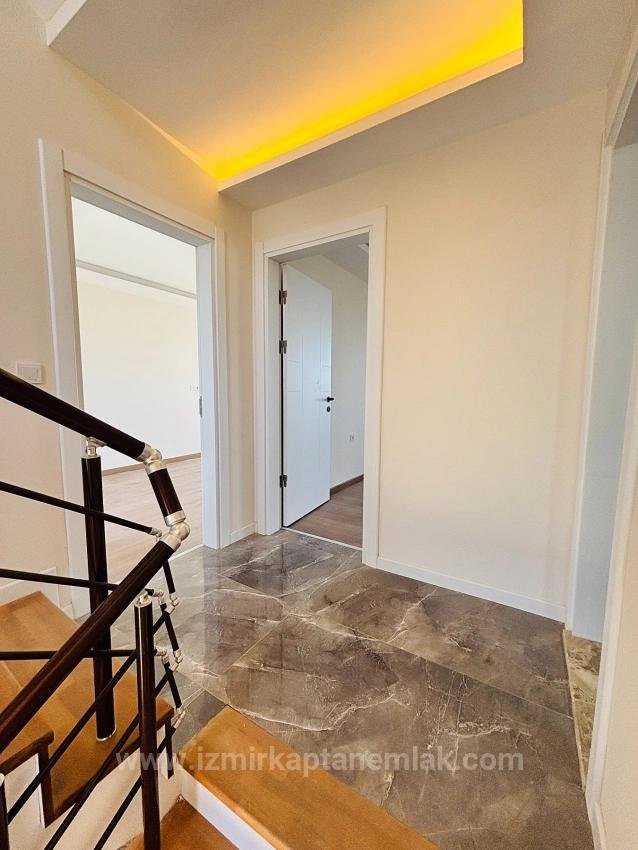 Meerblick, 5+1 Freistehende Triplex-Sommervilla Mit Pool In Akarca, Seferihisar, İzmir