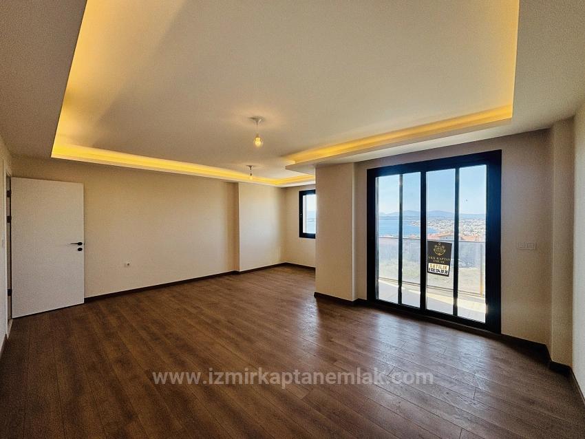 Meerblick, 5+1 Freistehende Triplex-Sommervilla Mit Pool In Akarca, Seferihisar, İzmir