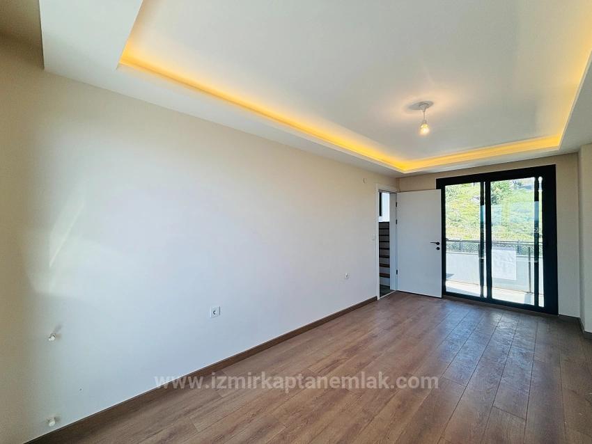 Meerblick, 5+1 Freistehende Triplex-Sommervilla Mit Pool In Akarca, Seferihisar, İzmir