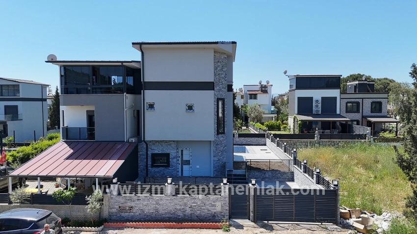3+1-Zimmer Sommerhaus Zu verkaufen in Cumhuriyet Bz. Seferihisar Doğanbey - 150 m²