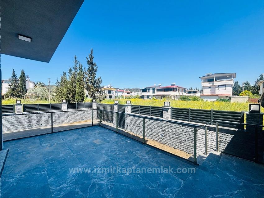 3+1 Freistehende Villa Mit Pool Zum Verkauf Im Stadtteil Cumhuriyet, Seferihisar, Izmir