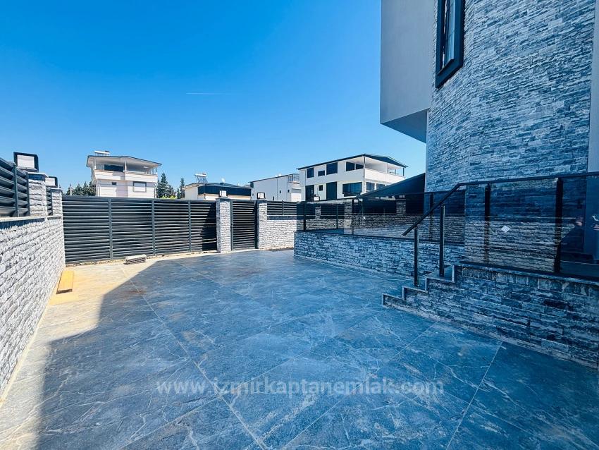 3+1 Freistehende Villa Mit Pool Zum Verkauf Im Stadtteil Cumhuriyet, Seferihisar, Izmir