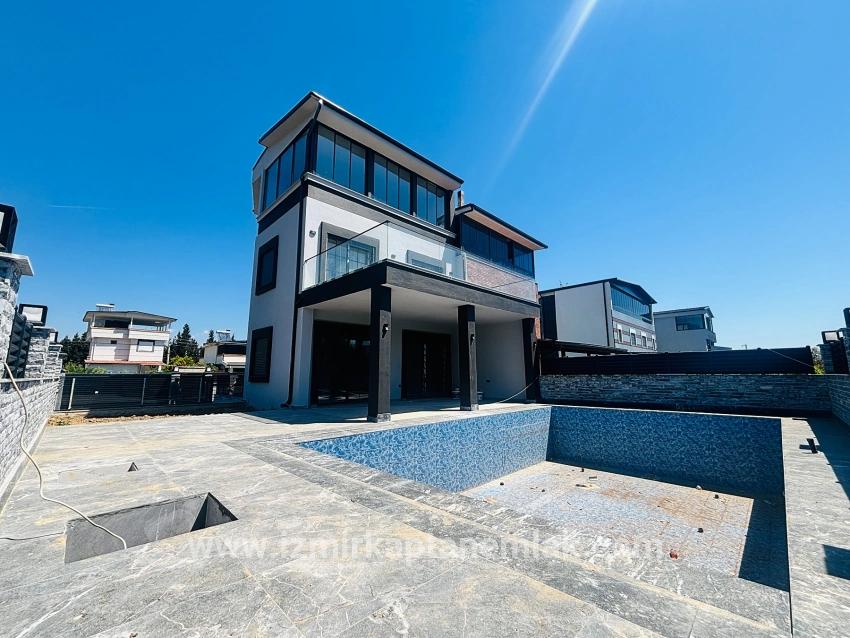 3+1-Zimmer Sommerhaus Zu verkaufen in Cumhuriyet Bz. Seferihisar Doğanbey - 150 m²