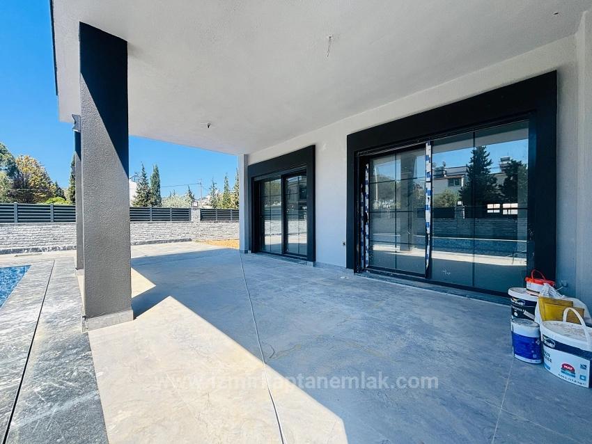 3+1 Freistehende Villa Mit Pool Zum Verkauf Im Stadtteil Cumhuriyet, Seferihisar, Izmir