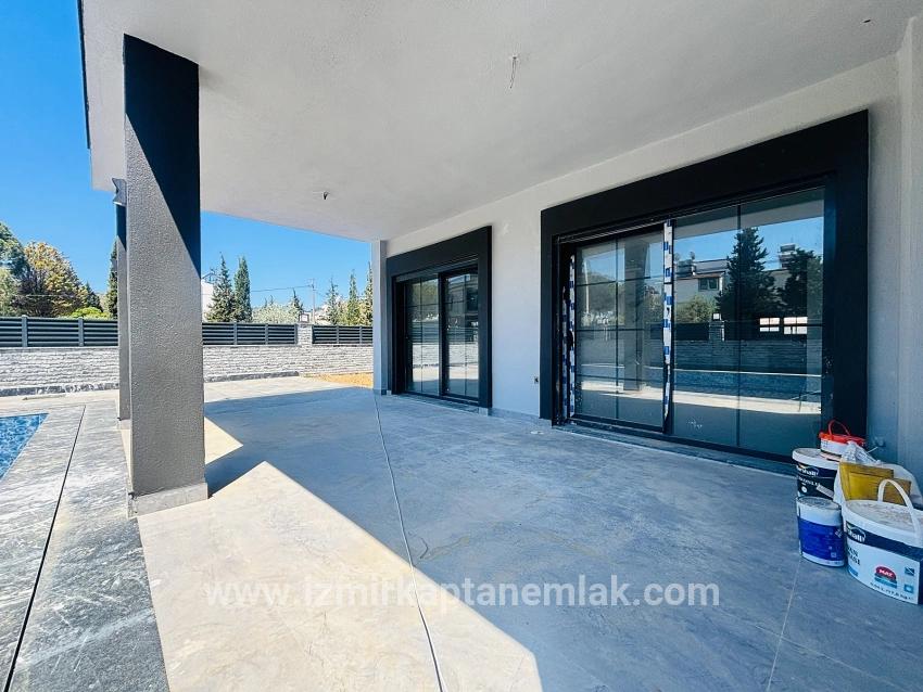 3+1-Zimmer Sommerhaus Zu verkaufen in Cumhuriyet Bz. Seferihisar Doğanbey - 150 m²