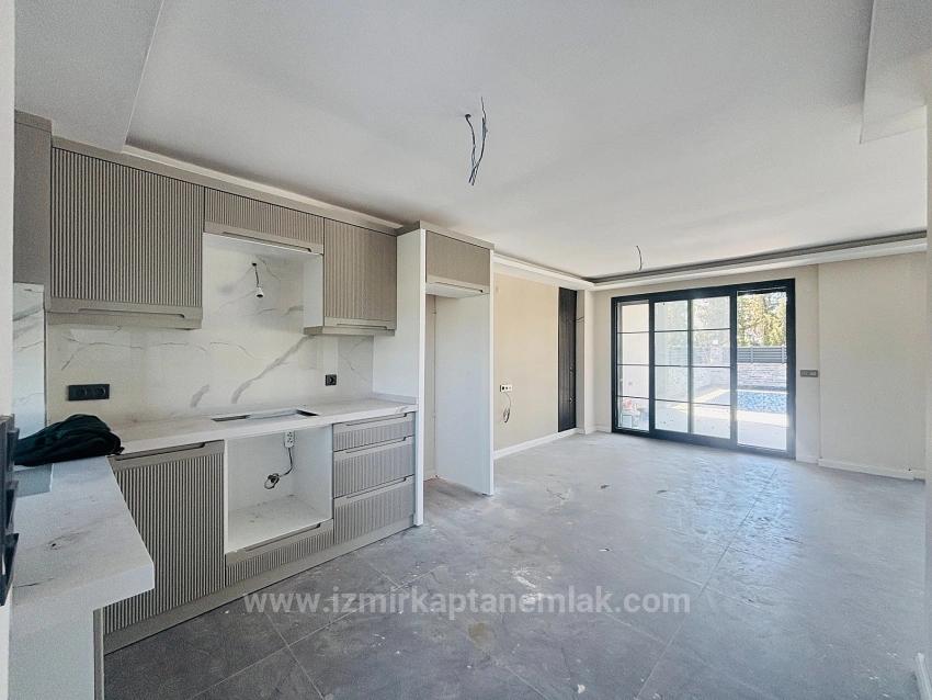 3+1 Freistehende Villa Mit Pool Zum Verkauf Im Stadtteil Cumhuriyet, Seferihisar, Izmir