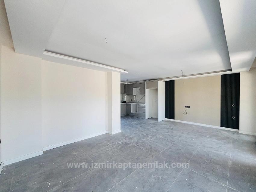 3+1 Freistehende Villa Mit Pool Zum Verkauf Im Stadtteil Cumhuriyet, Seferihisar, Izmir