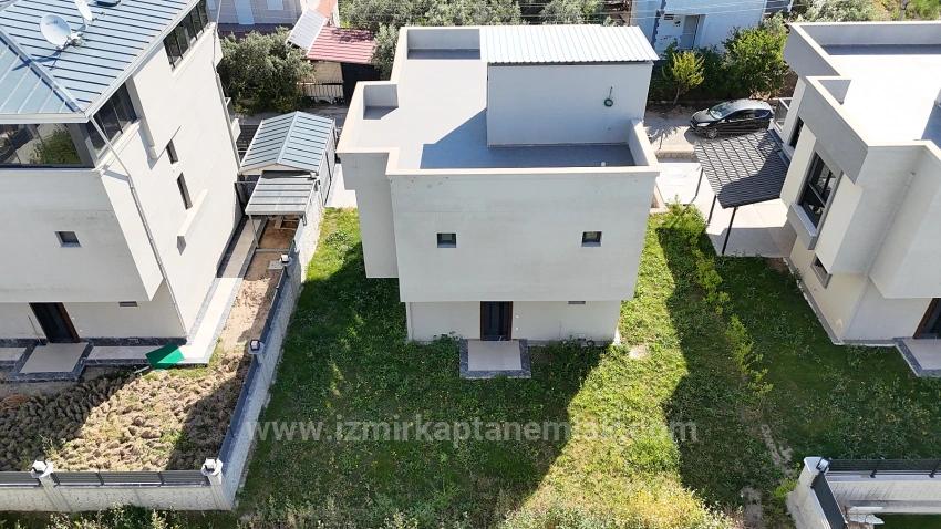 3+1 Freistehende Villa Mit Pool Zum Verkauf Im Stadtteil Cumhuriyet, Seferihisar, Izmir