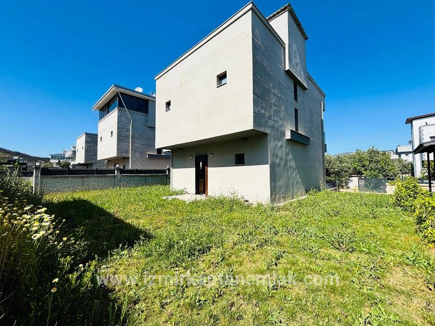 3+1-Zimmer Sommerhaus Zu verkaufen in Cumhuriyet Bz. Seferihisar Doğanbey - 150 m²
