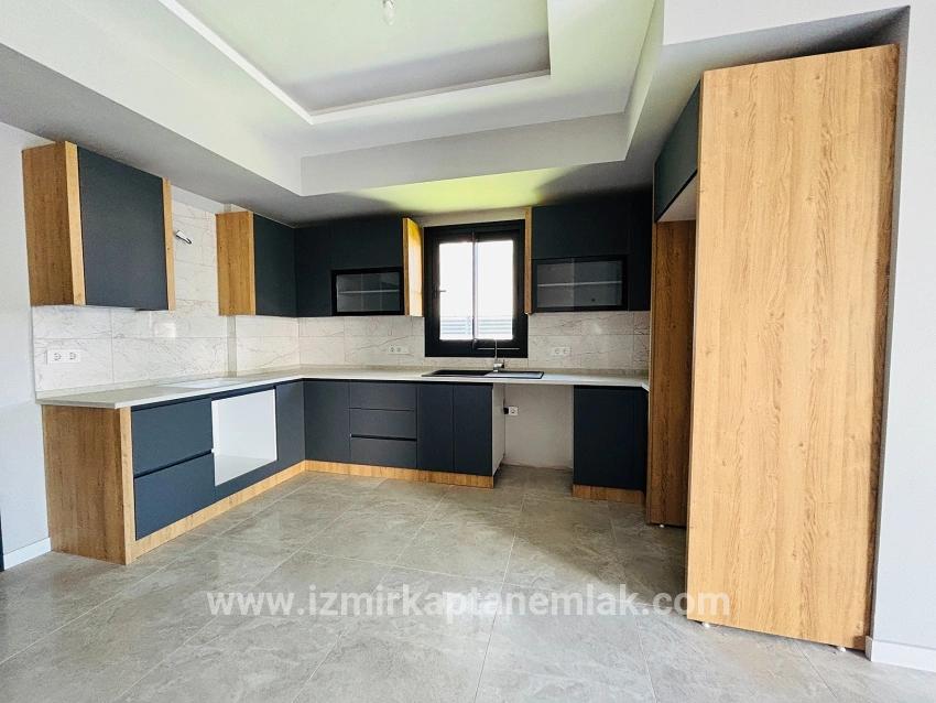 3+1-Zimmer Sommerhaus Zu verkaufen in Cumhuriyet Bz. Seferihisar Doğanbey - 150 m²