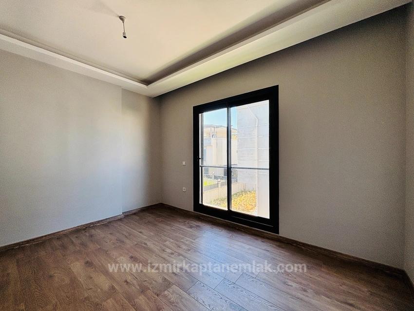 3+1 Freistehende Villa Mit Pool Zum Verkauf Im Stadtteil Cumhuriyet, Seferihisar, Izmir