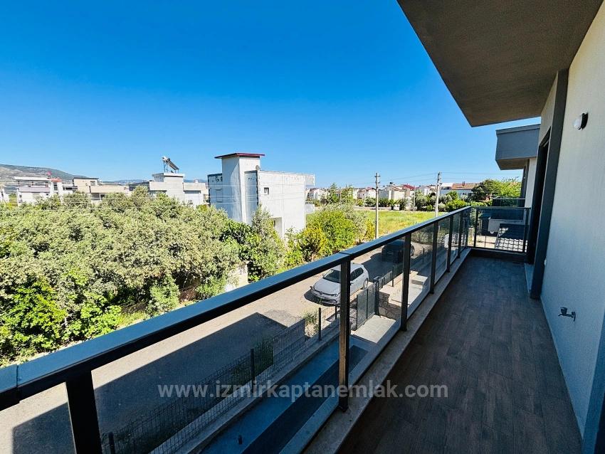 3+1 Freistehende Villa Mit Pool Zum Verkauf Im Stadtteil Cumhuriyet, Seferihisar, Izmir