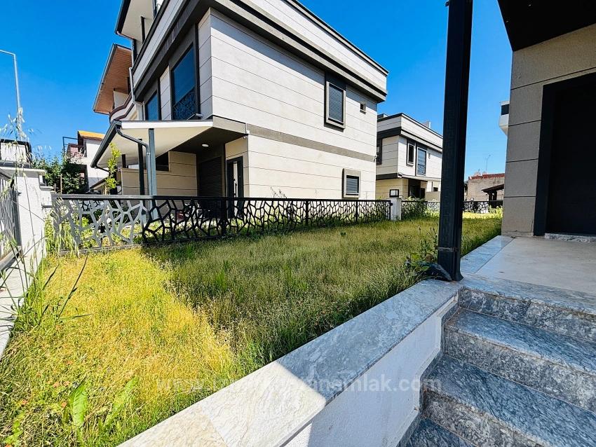 Doppelhaushälfte Zum Verkauf Im Stadtteil Payamlı, Seferihisar, İzmir, 350 M Vom Meer Entfernt, 3+1-Zimmer-Aufteilung.