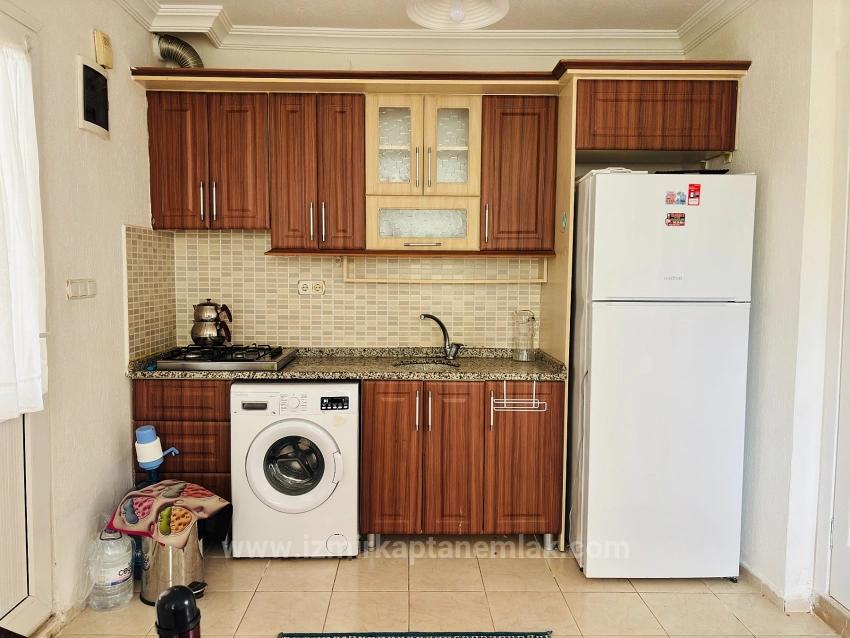 Erdgeschosswohnung (1+1) Mit Meerblick Im Stadtteil Bengiler, Seferihisar, Izmir Zu Verkaufen.