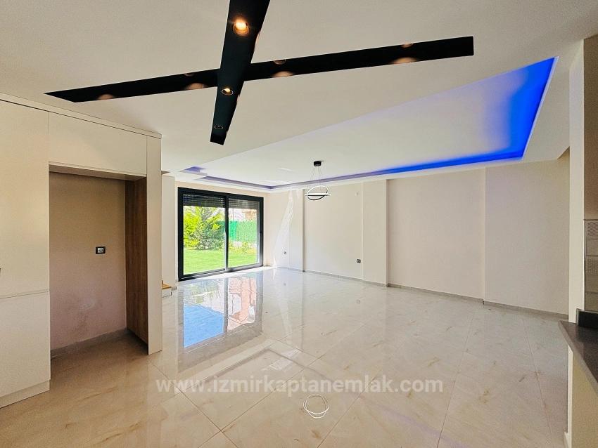 3+1 Ultra-Luxusvilla Zum Verkauf Im Viertel Payamlı, Seferihisar, İzmir, 100 M Vom Meer Entfernt.