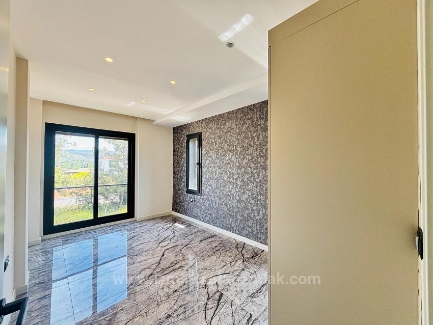 3+1 Ultra-Luxus-Doppelhaushälfte Mit Pool Zum Verkauf Im Viertel Kavakdere, Seferihisar, Izmir