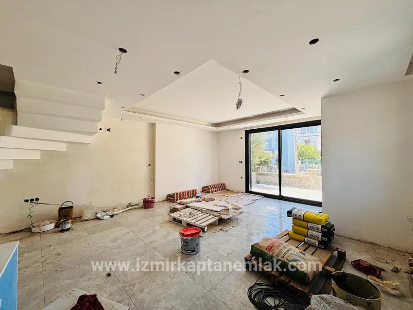 5+1-Zimmer Sommerhaus Zu verkaufen in Cumhuriyet Bz. Seferihisar Doğanbey - 145 m²