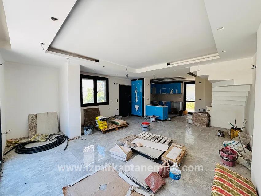 5+1-Zimmer Sommerhaus Zu verkaufen in Cumhuriyet Bz. Seferihisar Doğanbey - 145 m²
