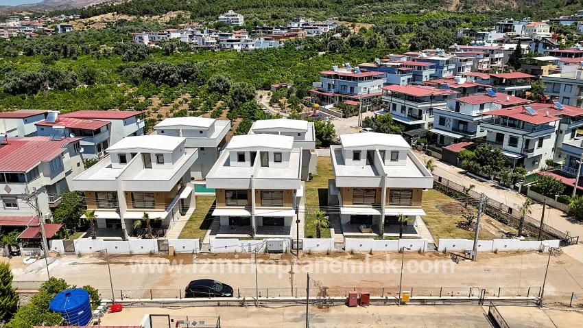 3+1-Zimmer Sommerhaus Zu verkaufen in Mersin Alanı Bz. Seferihisar Ürkmez - 144 m²
