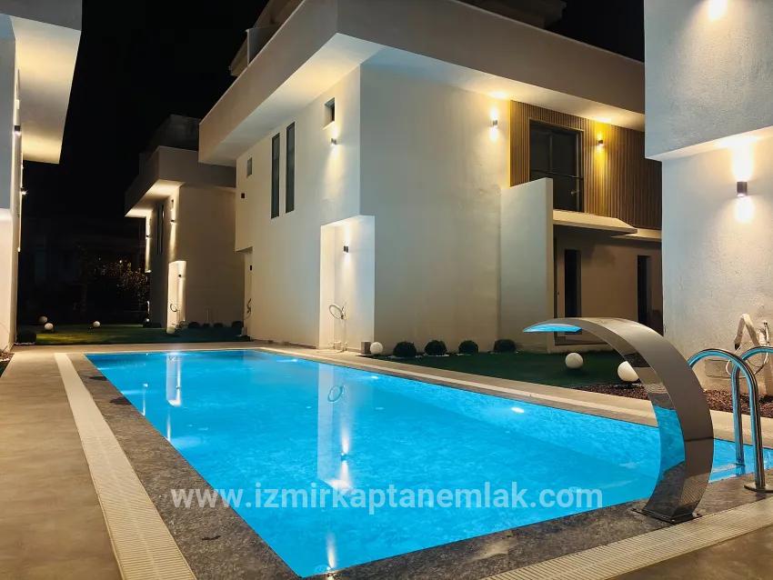 3+1-Zimmer Sommerhaus Zu verkaufen in Mersin Alanı Bz. Seferihisar Ürkmez - 144 m²