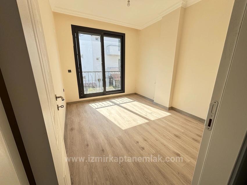 4+1-Zimmer-Villa Mit Garten In Seferihisar Doğanbey Zu Verkaufen, 400 Meter Vom Strand Entfernt