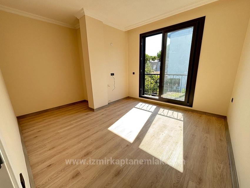 4+1-Zimmer-Villa Mit Garten In Seferihisar Doğanbey Zu Verkaufen, 400 Meter Vom Strand Entfernt