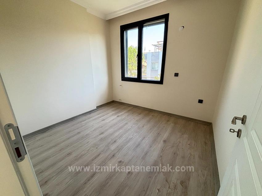 4+1-Zimmer-Villa Mit Garten In Seferihisar Doğanbey Zu Verkaufen, 400 Meter Vom Strand Entfernt