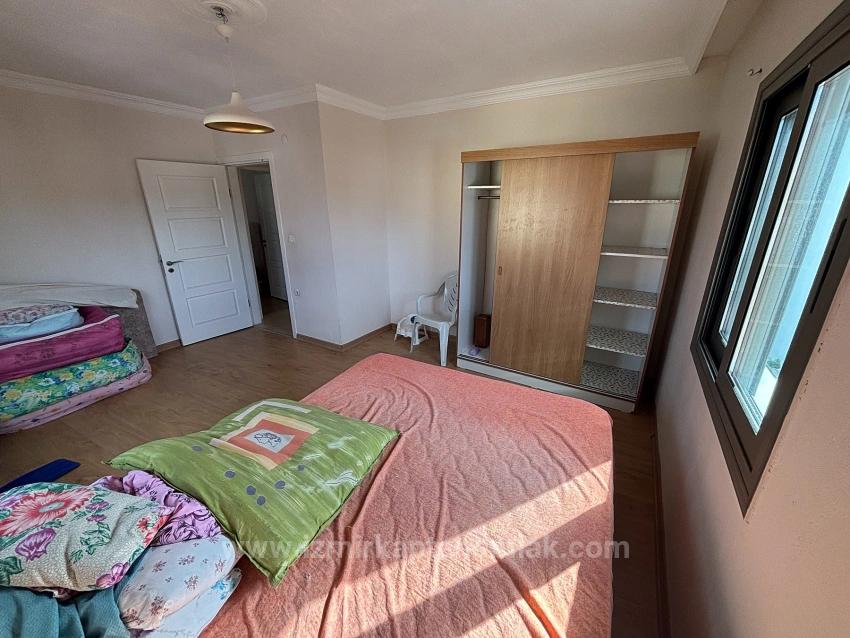 2+1-Zimmer-Wohnung Im Mittleren Stockwerk An Der Straße In Bengiler, Seferihisar